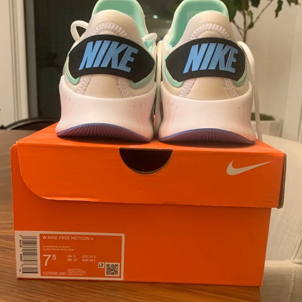 Nike womens Free Metcon 4- White and Black with Blue and aqua accents. New! - Picture 2 of 7